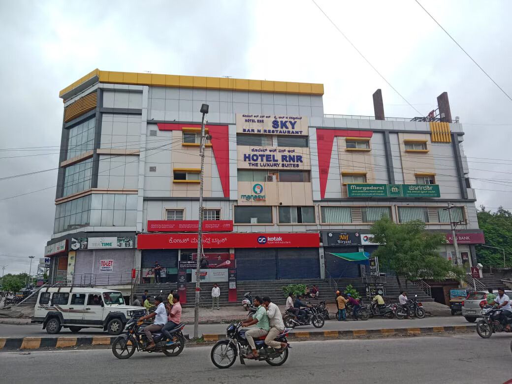 Hotel RNR Lodge & Luxury Suites.