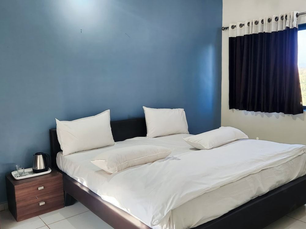 Vanbhoomi Resort Deluxe Room 4