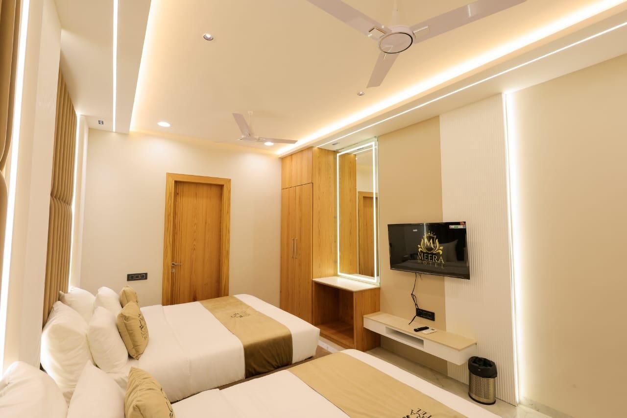 DLX Room with 2 Queen Beds