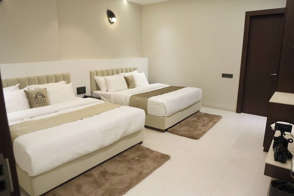 The Meera Hotel Family Quadruple Room 8