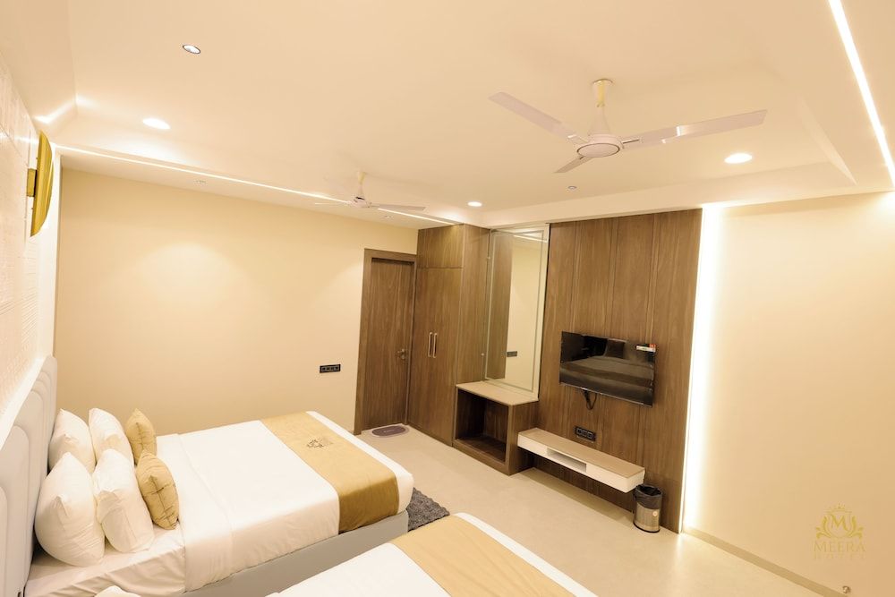 The Meera Hotel Family Quadruple Room 11