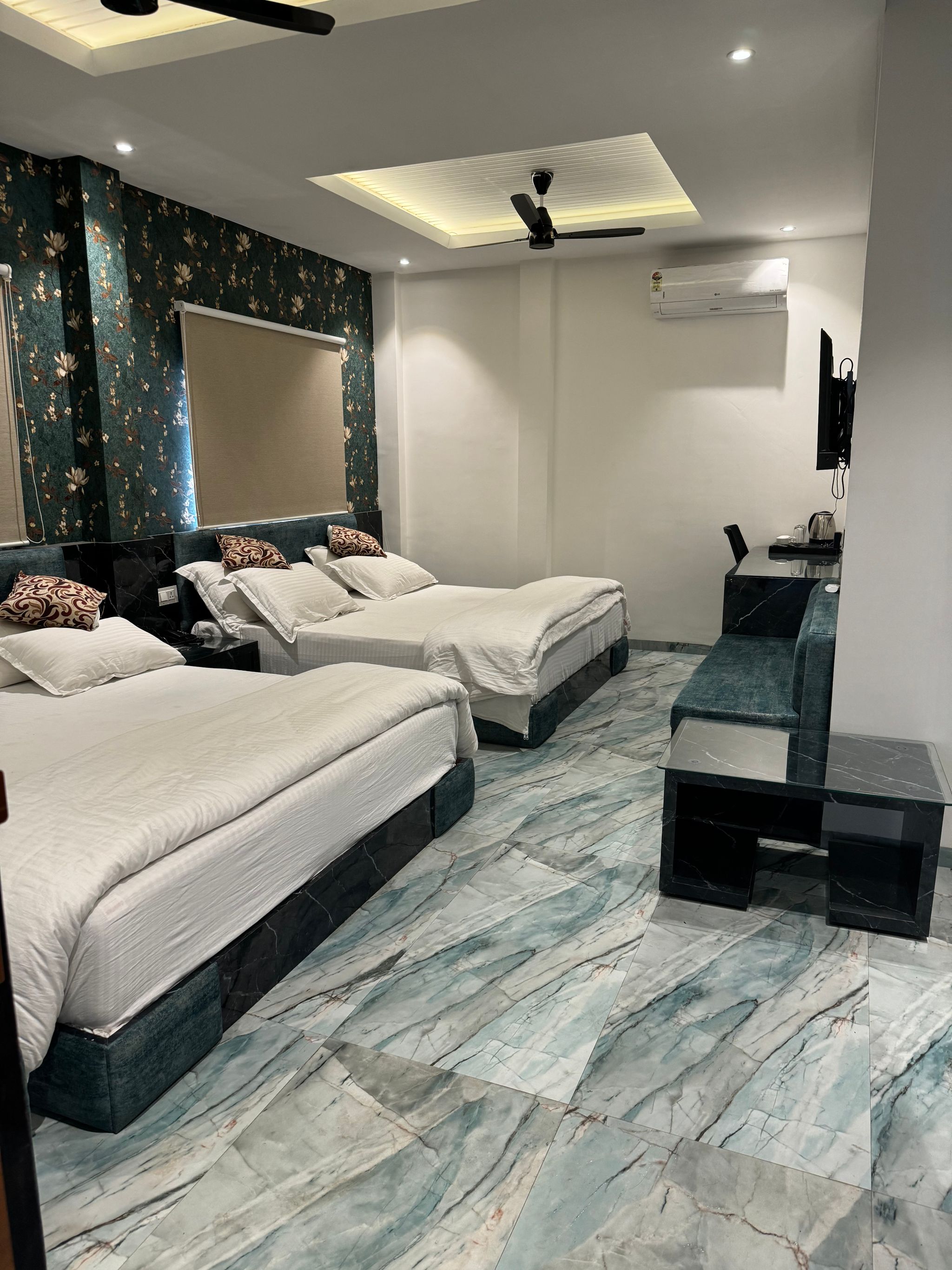 Four Bed AC Room- - 2 Double Beds