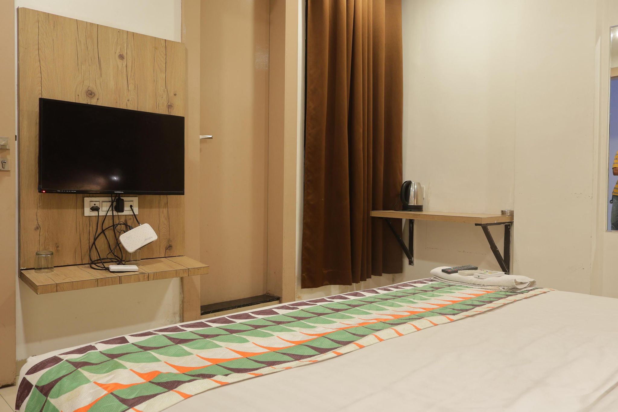 HRG desntiy Hotel Deluxe Room 10