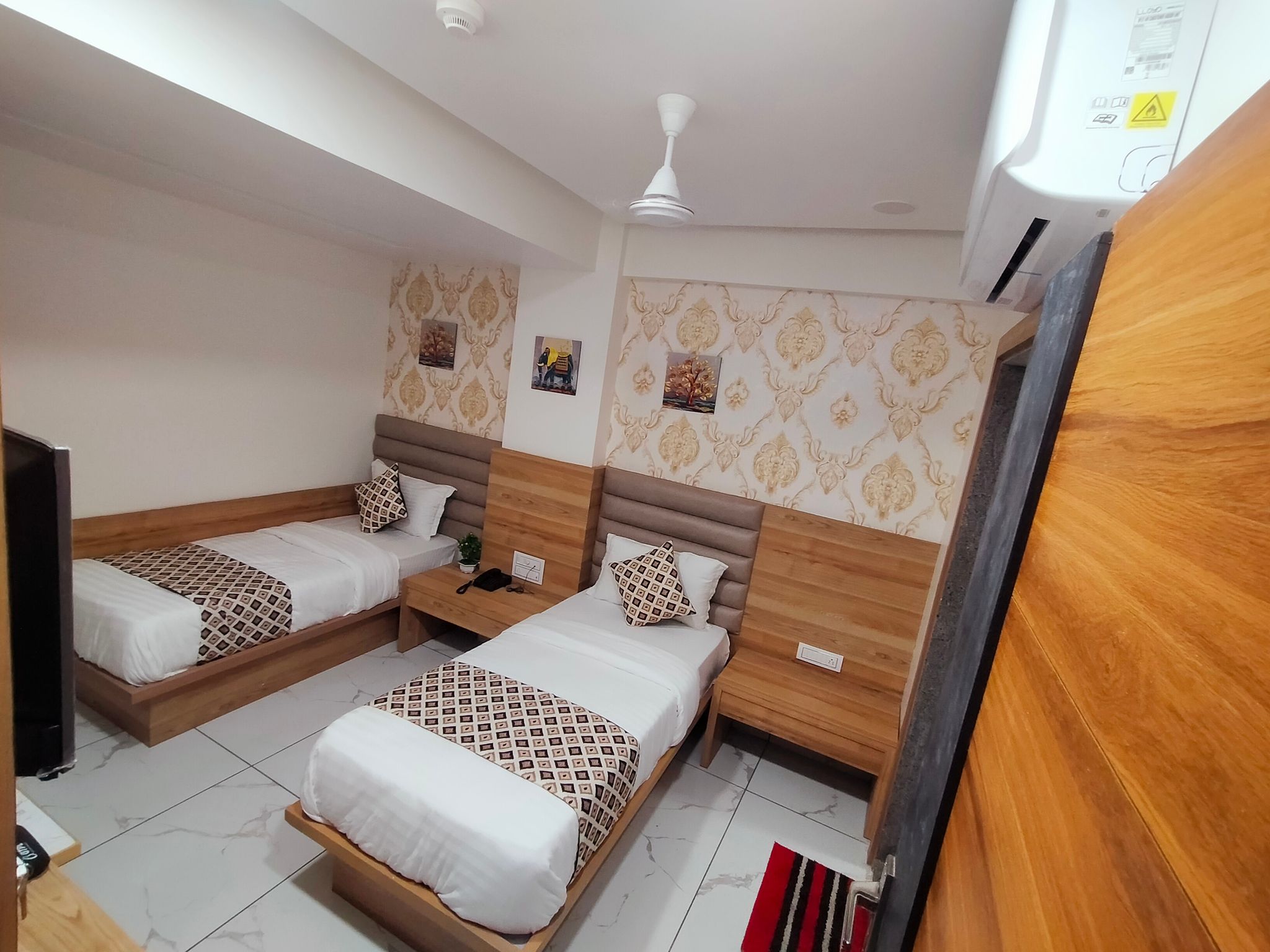 Hotel Asiana DELUXE DOUBLE ROOM 3