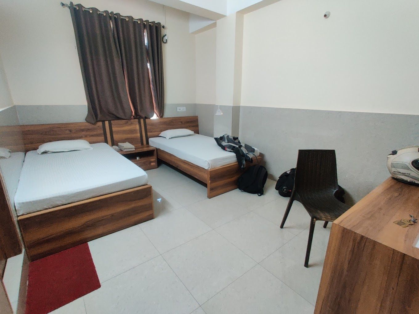 DELUXE AC ROOM