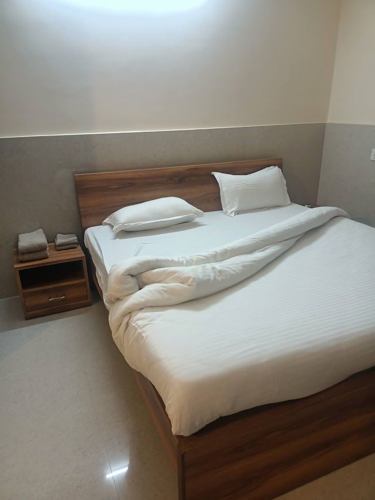 DELUXE AC ROOM