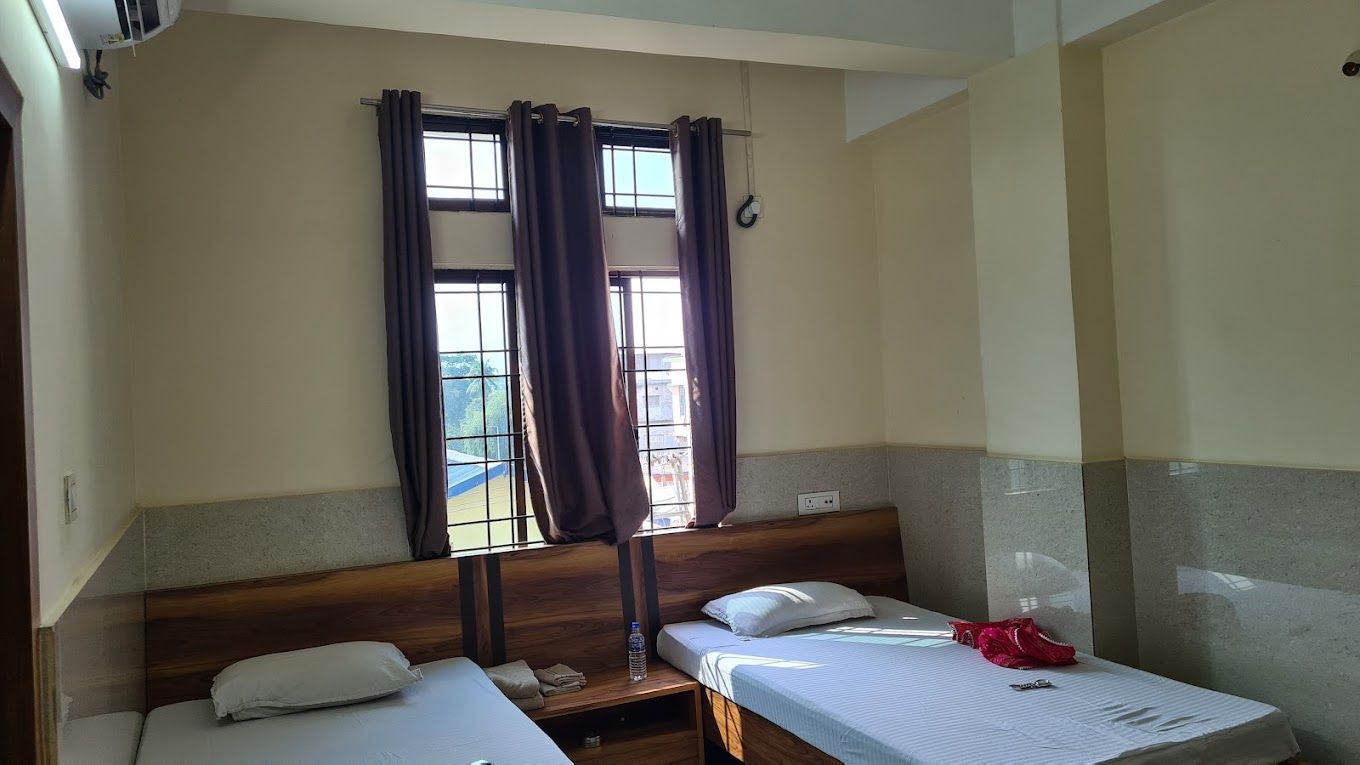 DELUXE AC ROOM