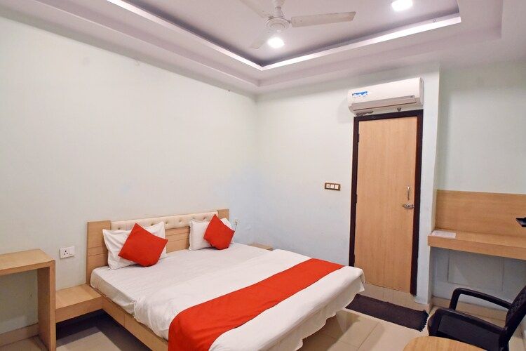 The Maharaja Palace Deluxe 10