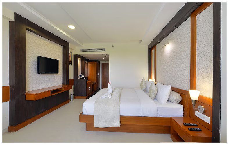 Madhuram Royale By Shri Ram Excellency Group Deluxe Room 4