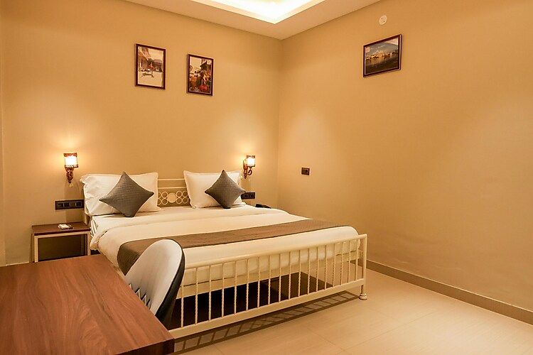 KING ROOM WITH BALCONY