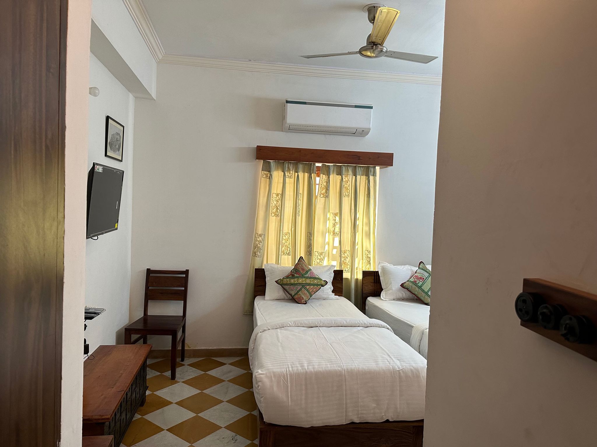 Balarwa Haveli Deluxe Heritage Room 2