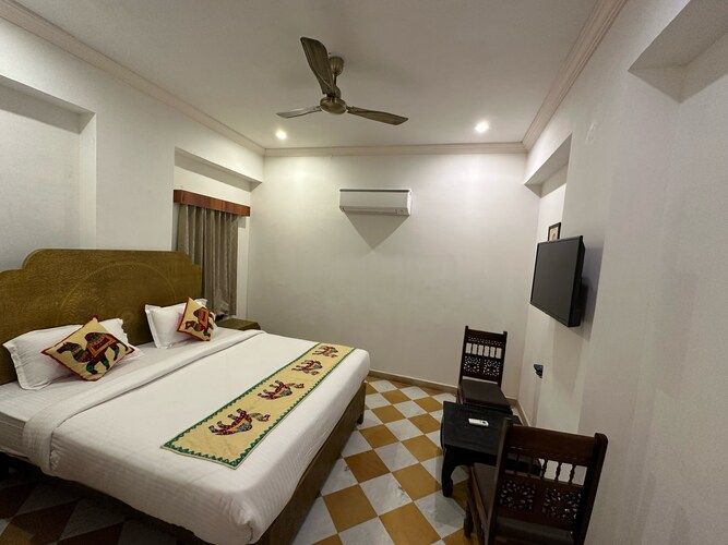 Balarwa Haveli Deluxe Heritage Room 3