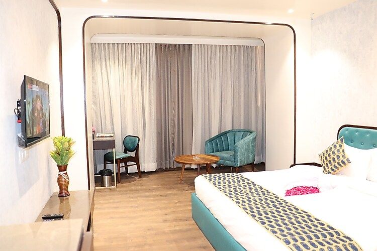 Hotel Seven Stone Deluxe Room 3