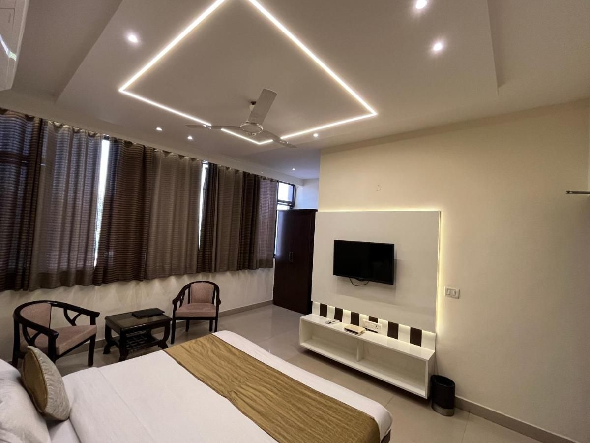 Hotel The Benz Deluxe Room With City View 6