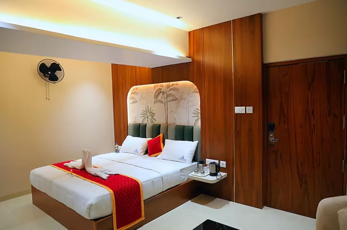 PREMIUM AC ROOM