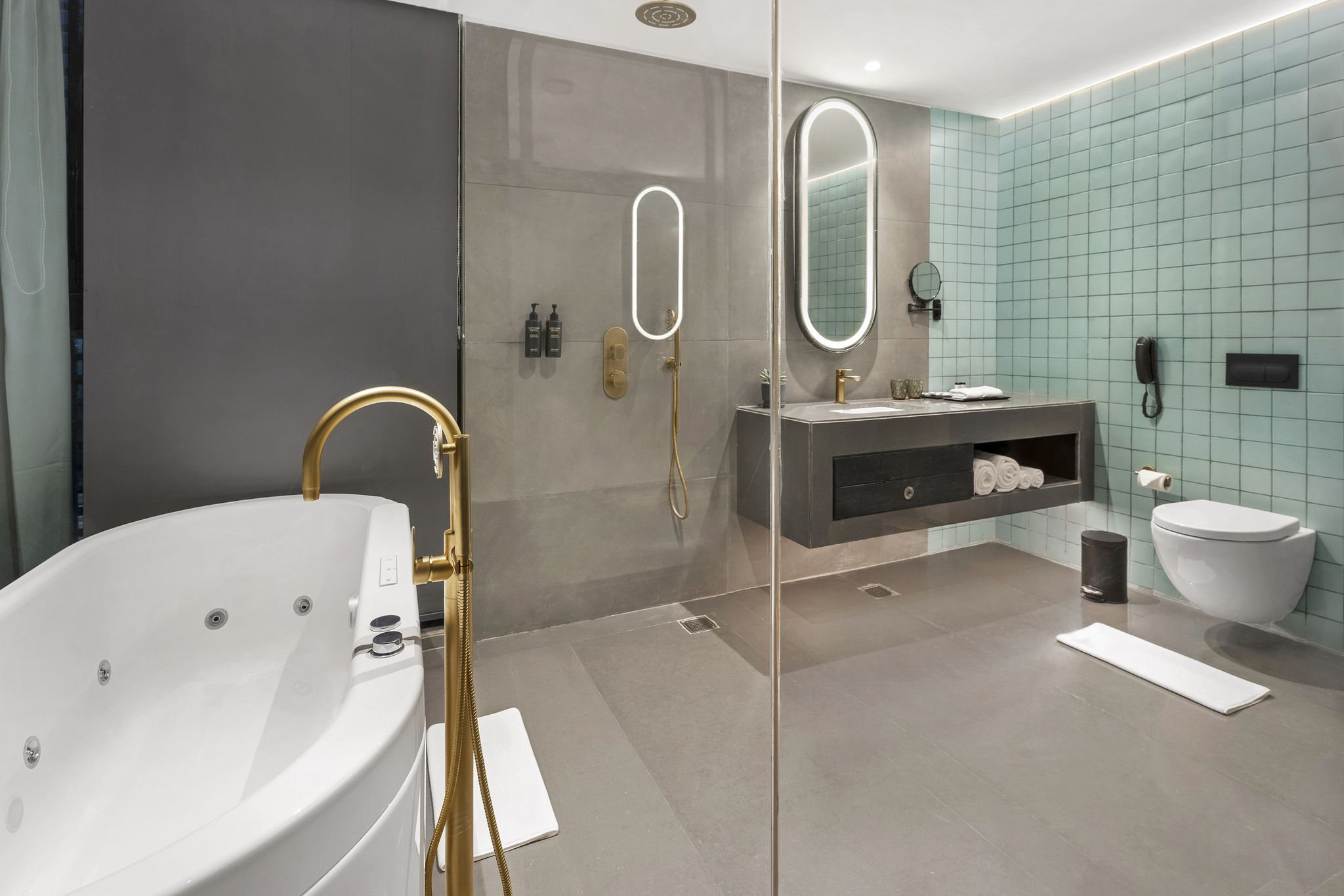 Superior Plus King Bed With Jacuzzi