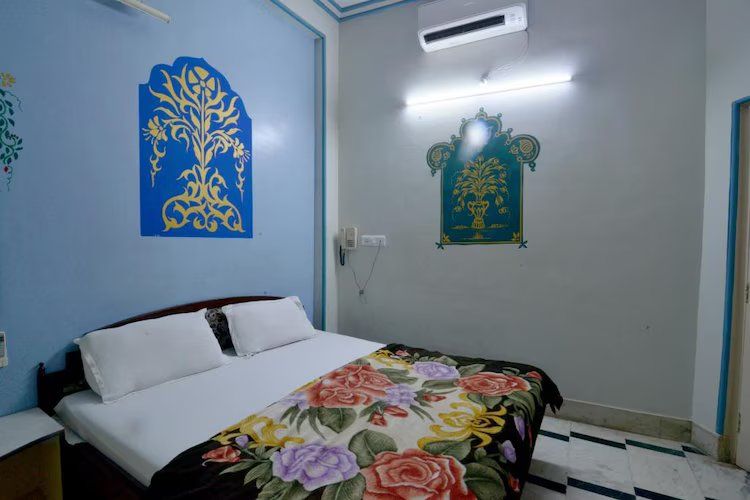 Deluxe AC Room