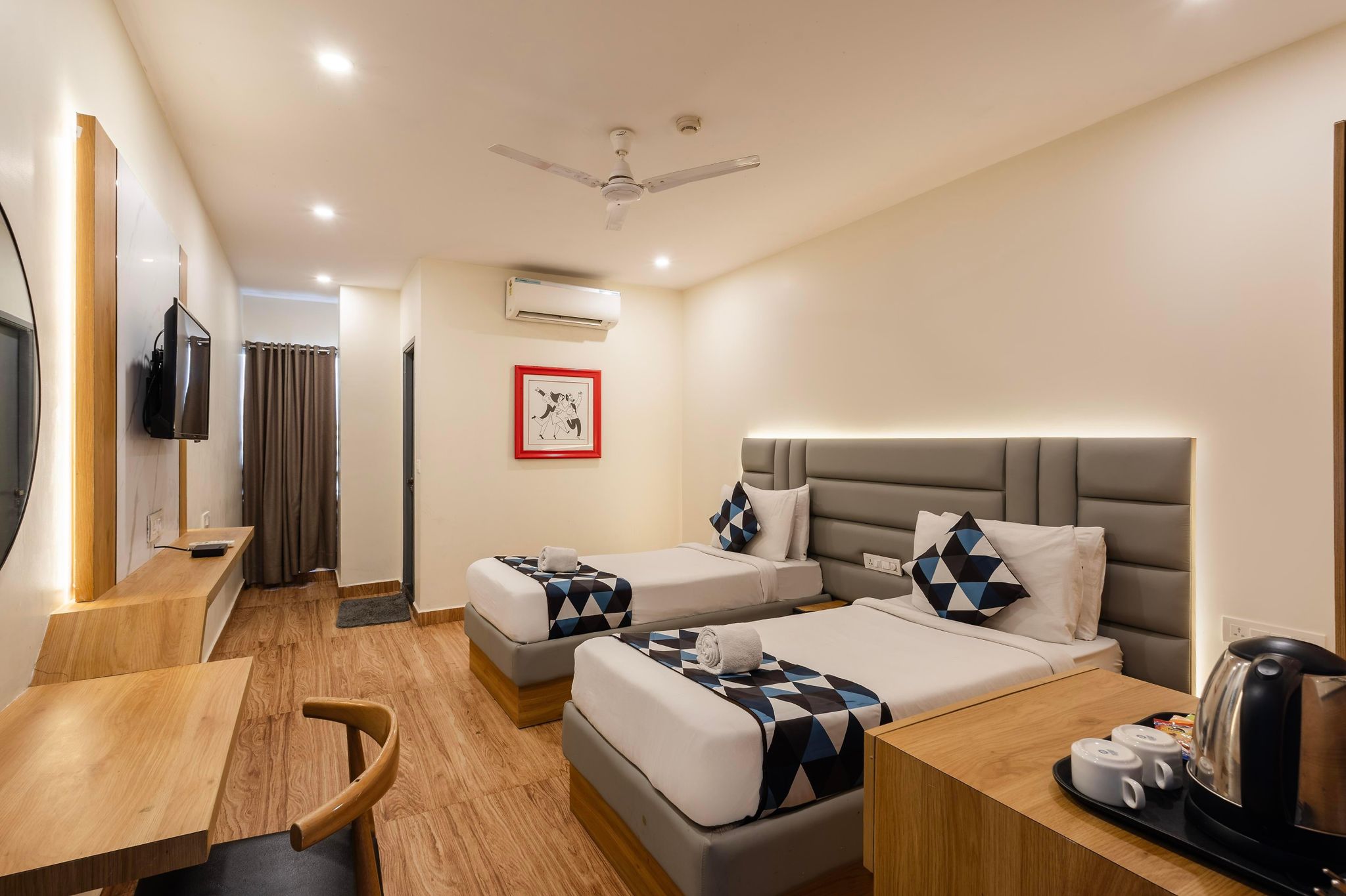 White Ridge Premium Hotel - Kondapur Deluxe Queen Room