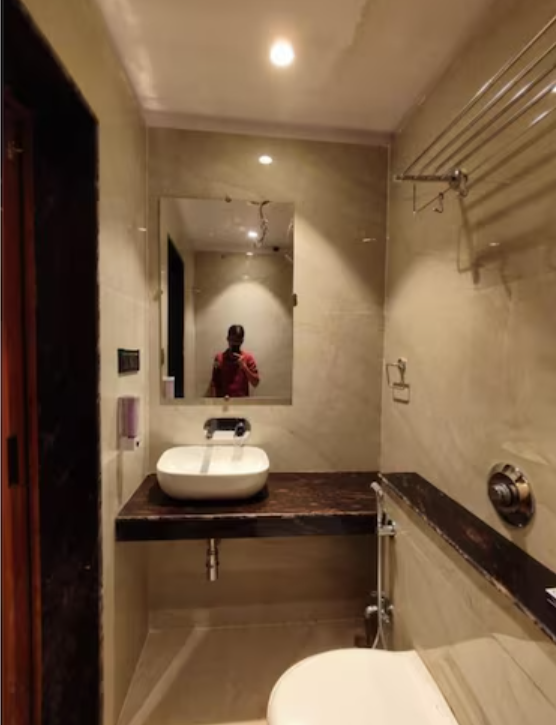 DELUXE DOUBLE BED ROOM