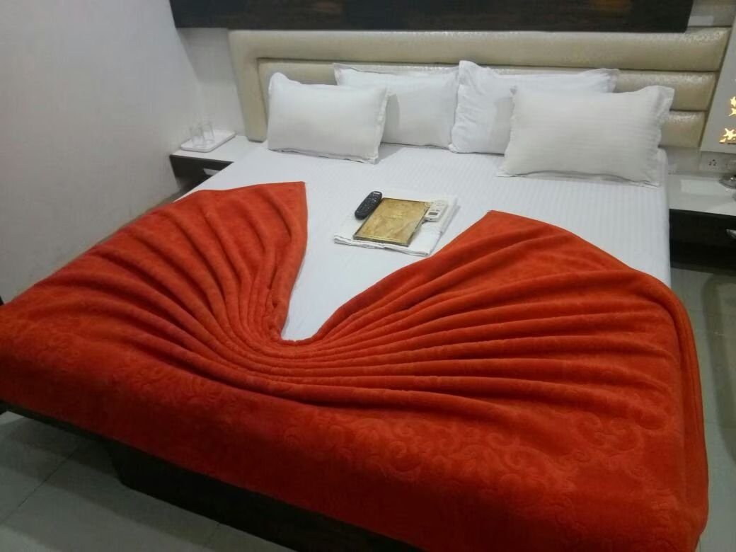 The Pride Hotel Luxury Suite 2