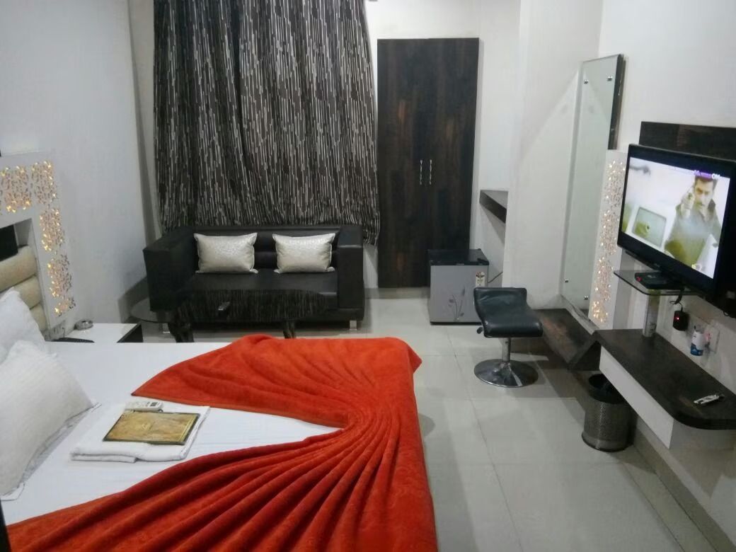 The Pride Hotel Luxury Suite 4