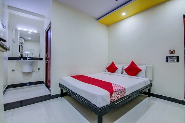 M HOTEL STANDARD ROOM 2