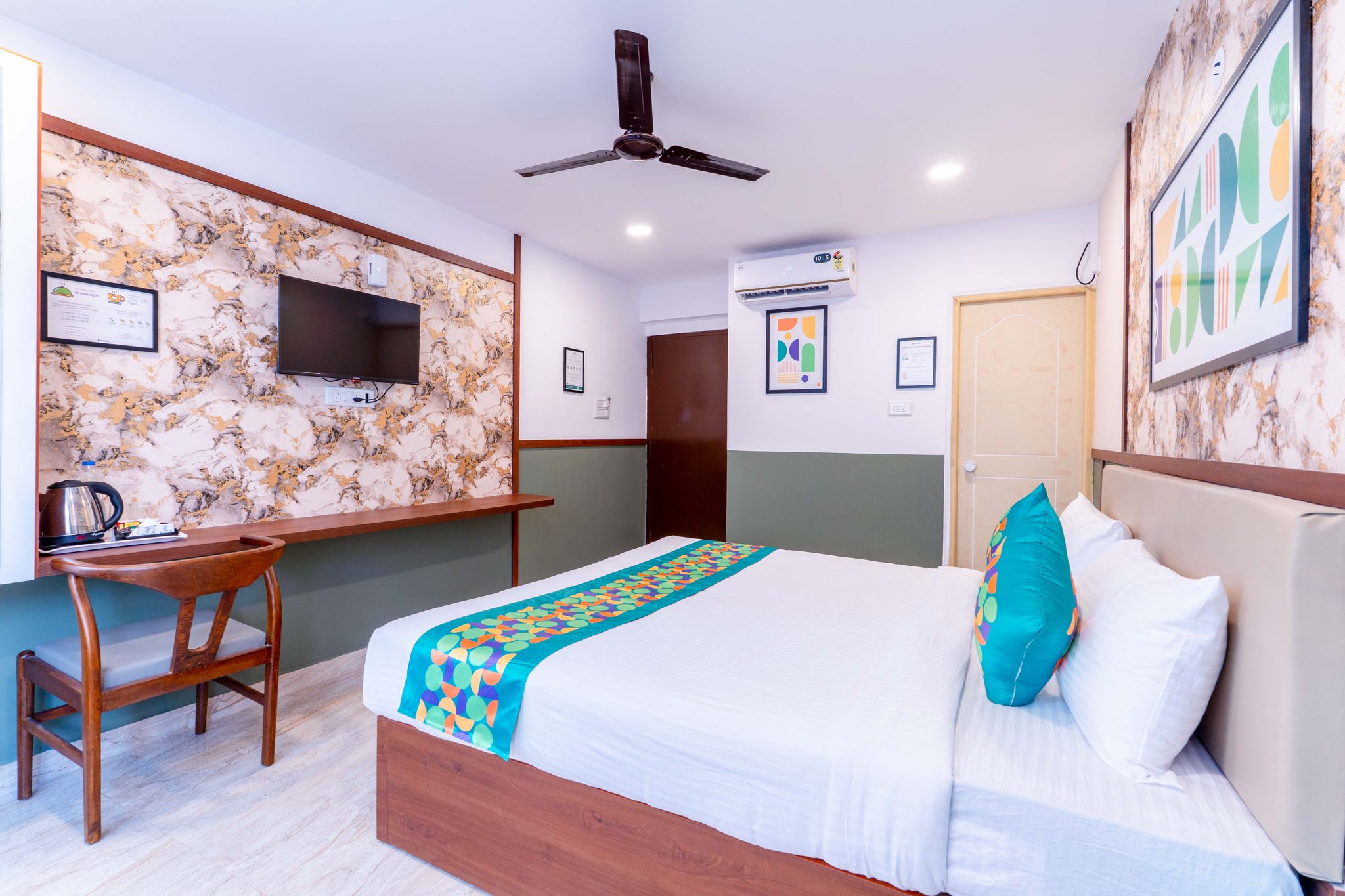 Treebo Emirates Suites Indiranagar Standard room 6