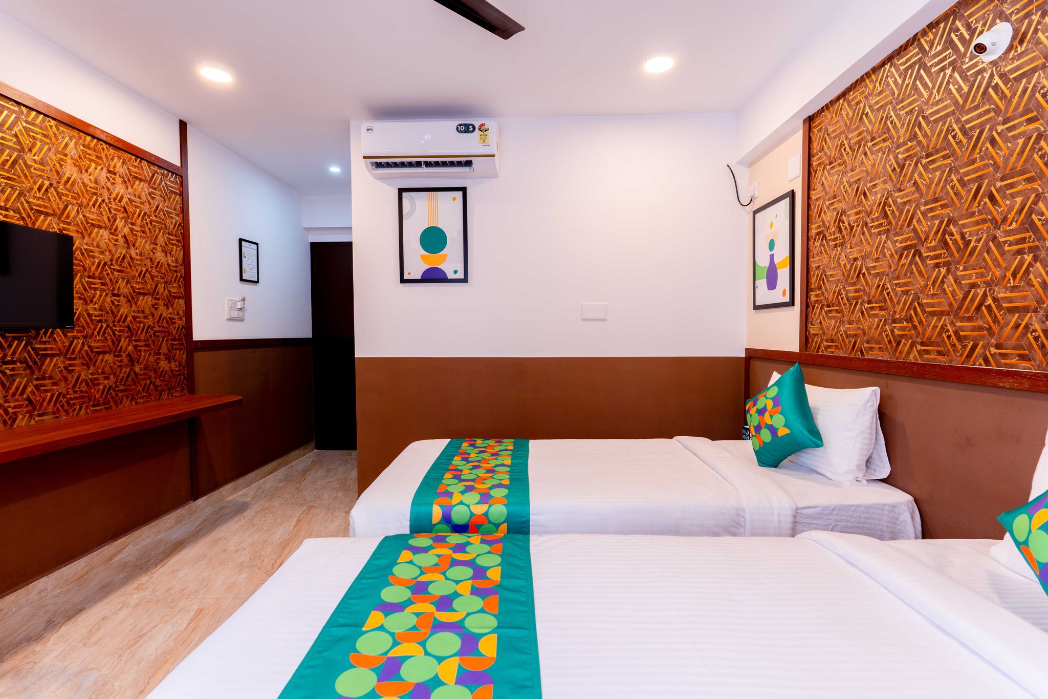 Treebo Emirates Suites Indiranagar Standard room 9