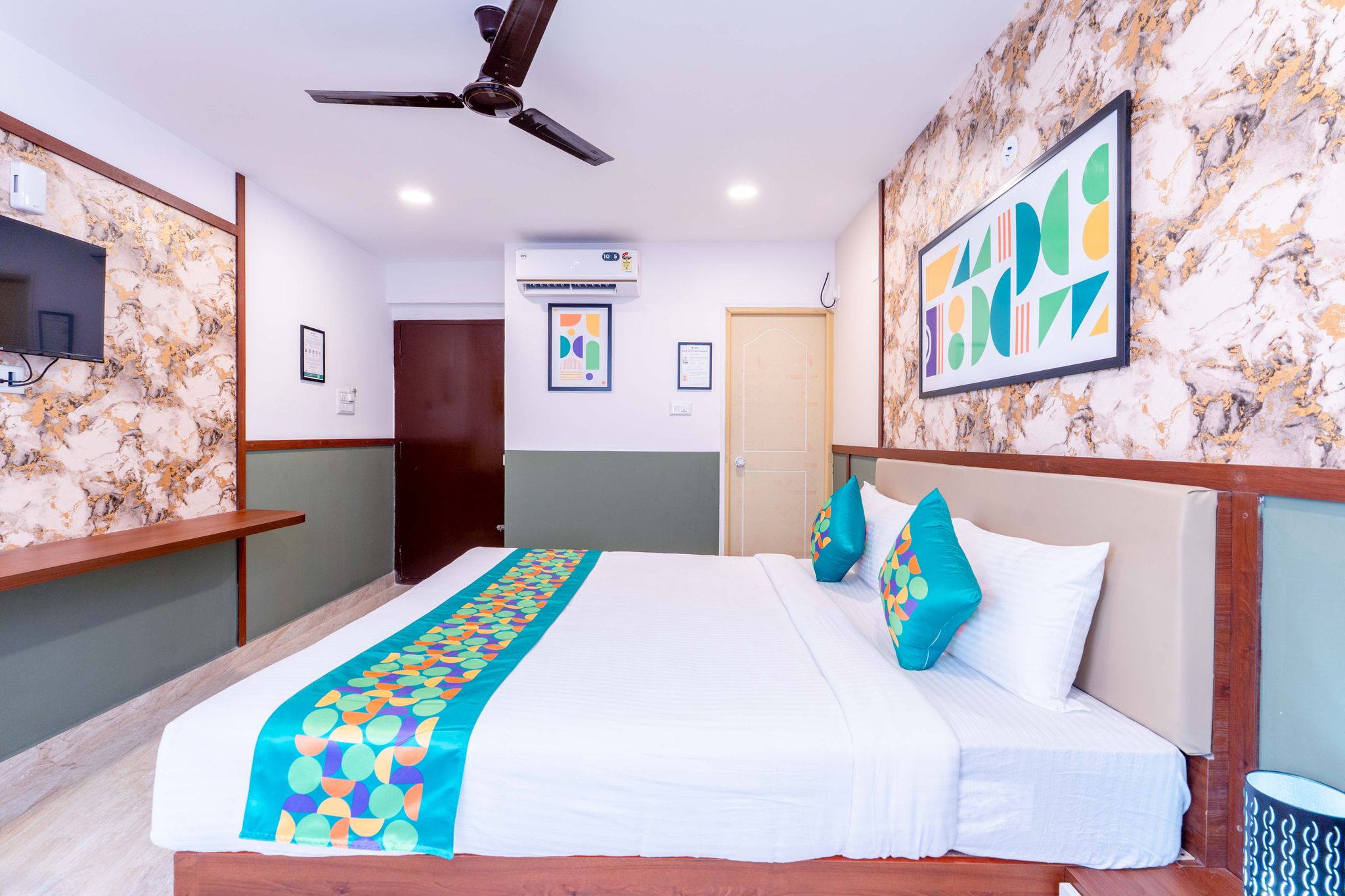 Treebo Emirates Suites Indiranagar Standard room 4