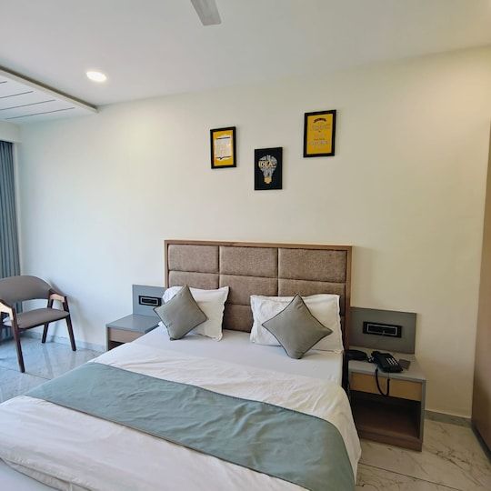 HOTEL MAPLE TREE STANDAR DELUXE  ROOM