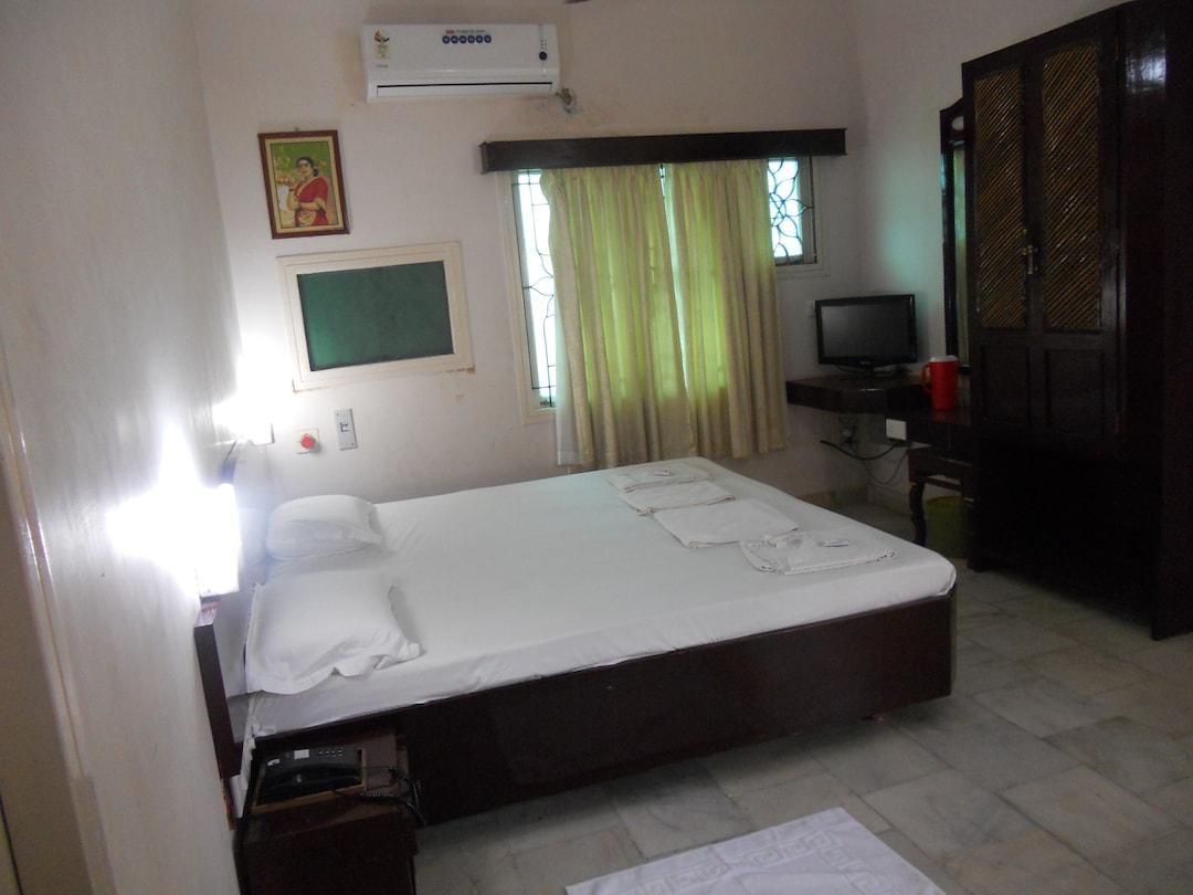 Hotel Sadhabishegam Vaitheeswarankoil Comfort A/C 3