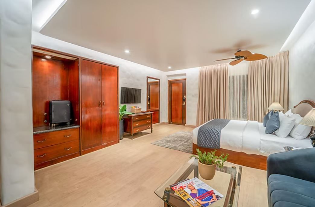 Madras Chronicle Bay Resort & Spa Mediterranean Pool View 5