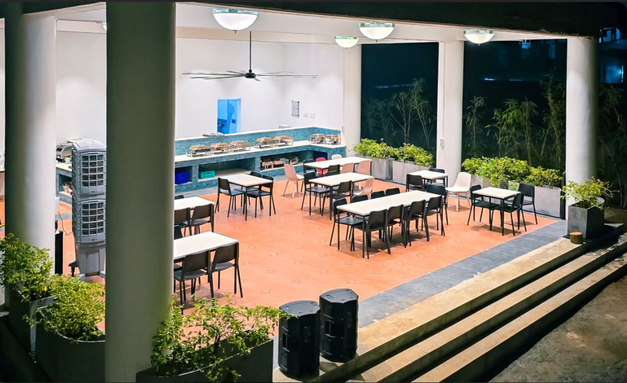 Food & Dining