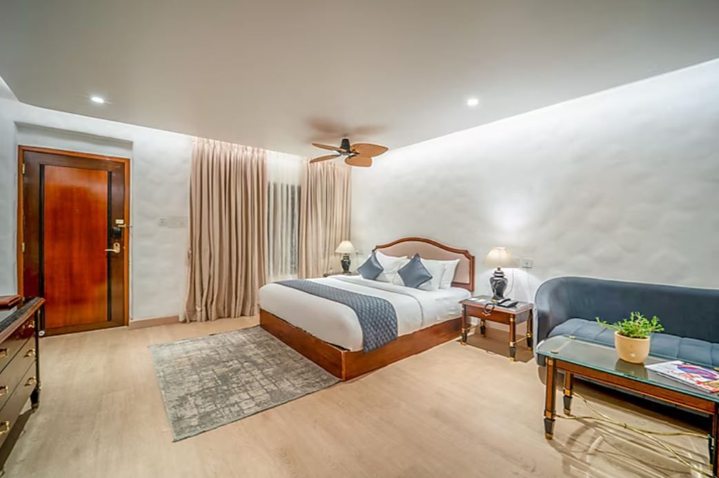 Madras Chronicle Bay Resort & Spa Mediterranean Pool View 4