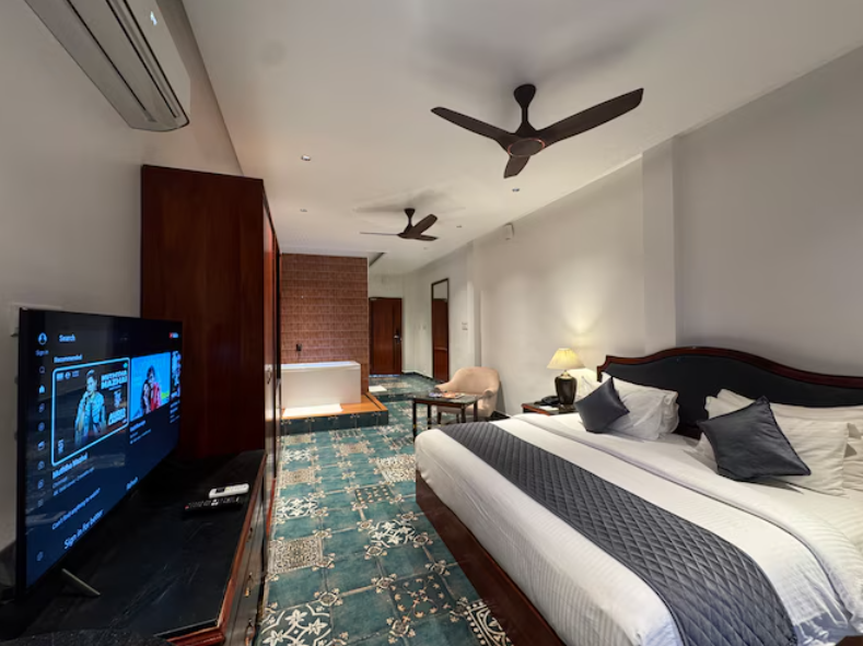 Jacuzzi Pool View Suite