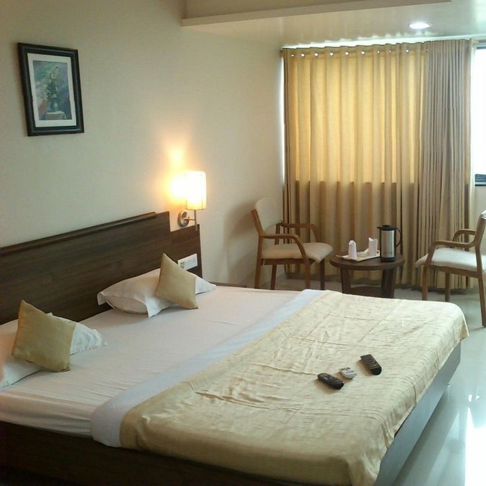 El Classico Comfort Double Bed Room ( Complimentary Hi-Speed Wi-Fi Service ) 8
