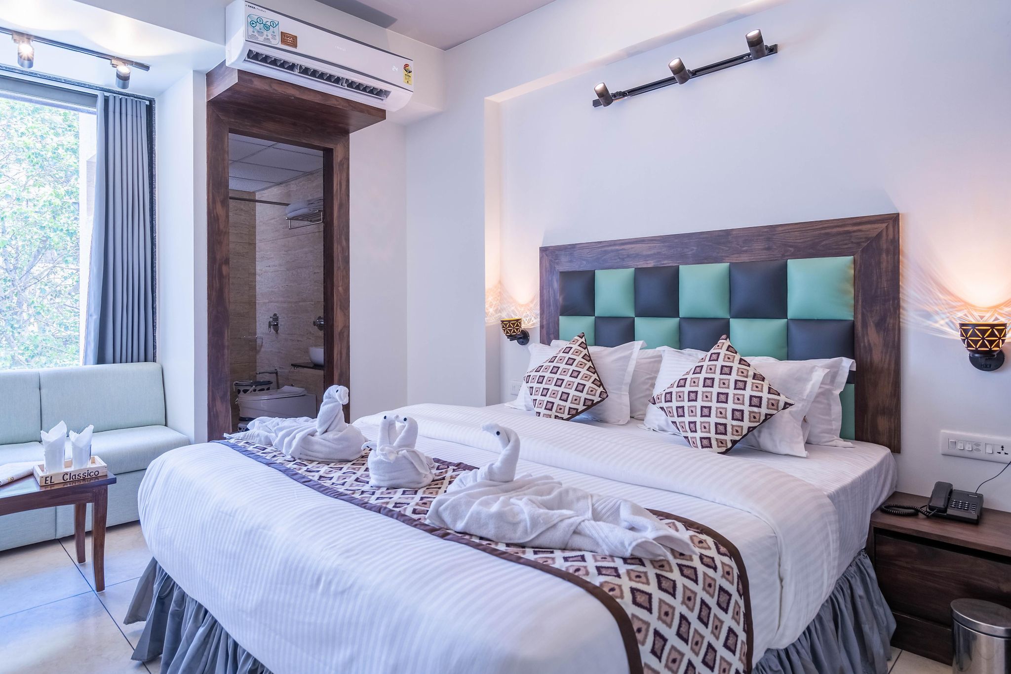 El Classico Comfort Double Bed Room ( Complimentary Hi-Speed Wi-Fi Service ) 5