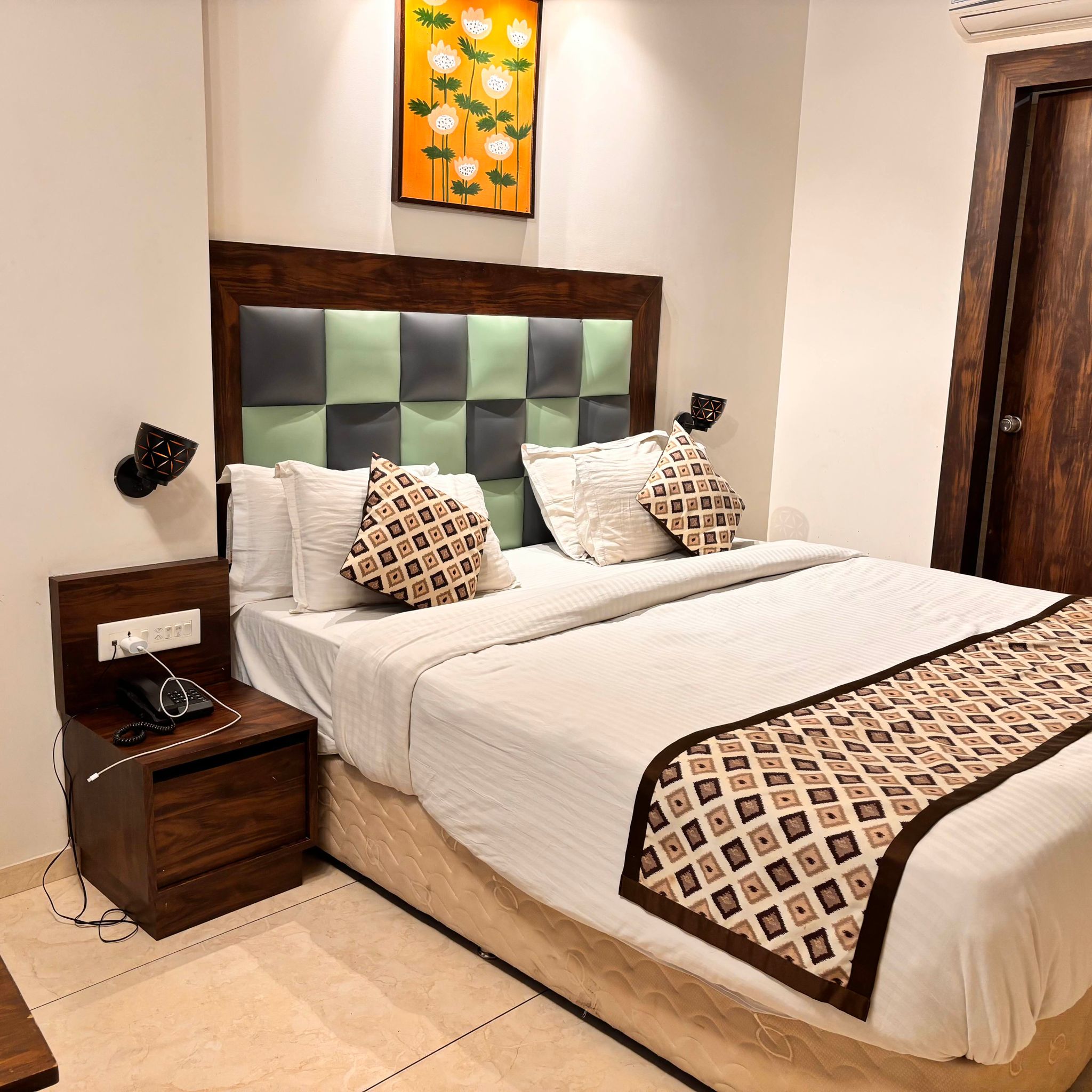 El Classico Comfort Double Bed Room ( Complimentary Hi-Speed Wi-Fi Service ) 9