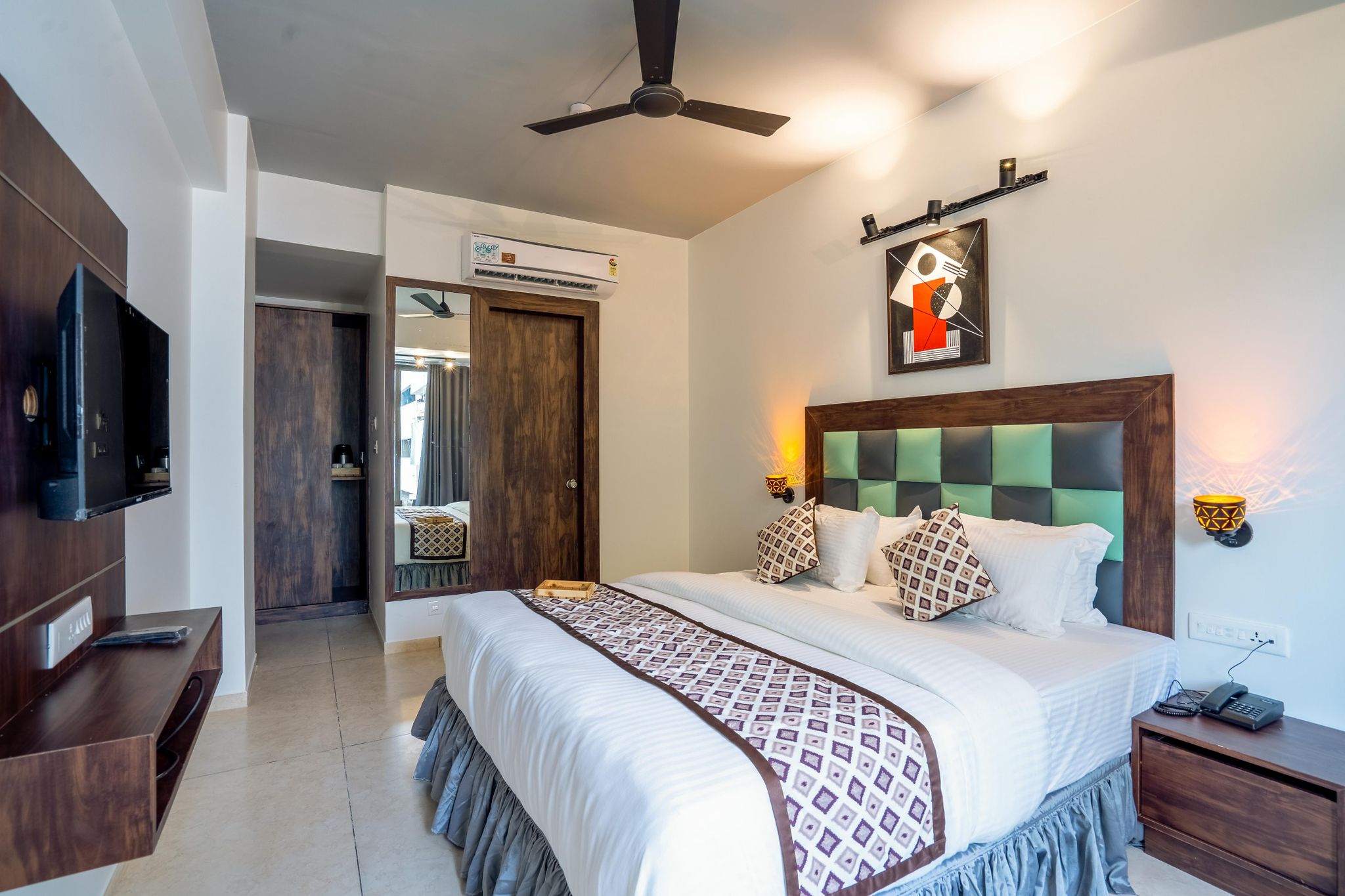 El Classico Comfort Double Bed Room ( Complimentary Hi-Speed Wi-Fi Service ) 3