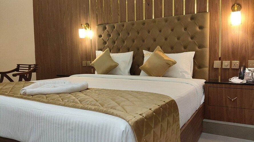 Hyders Mahal & Hotel Royal king Room 2