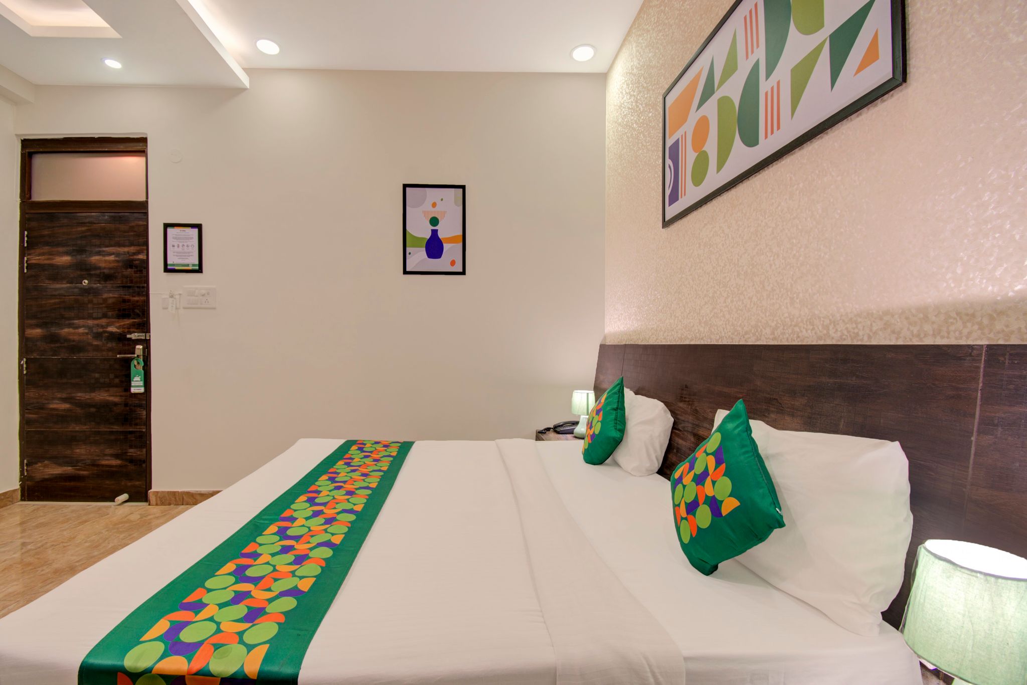 Treebo Masterprice Inn - 15 mins from Airport Deluxe Room 5