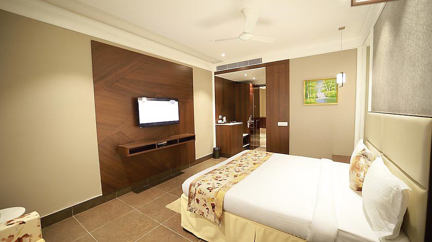 SUPERIOR ROOM KING BED