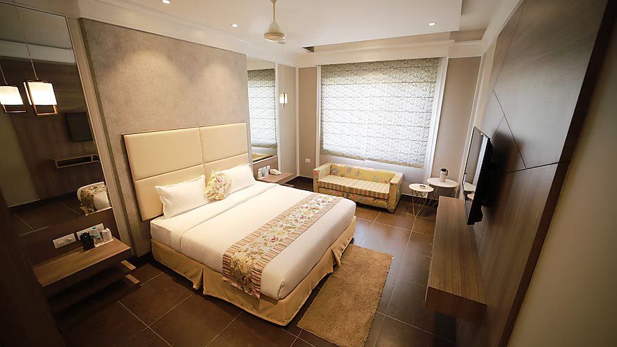 SUPERIOR ROOM KING BED