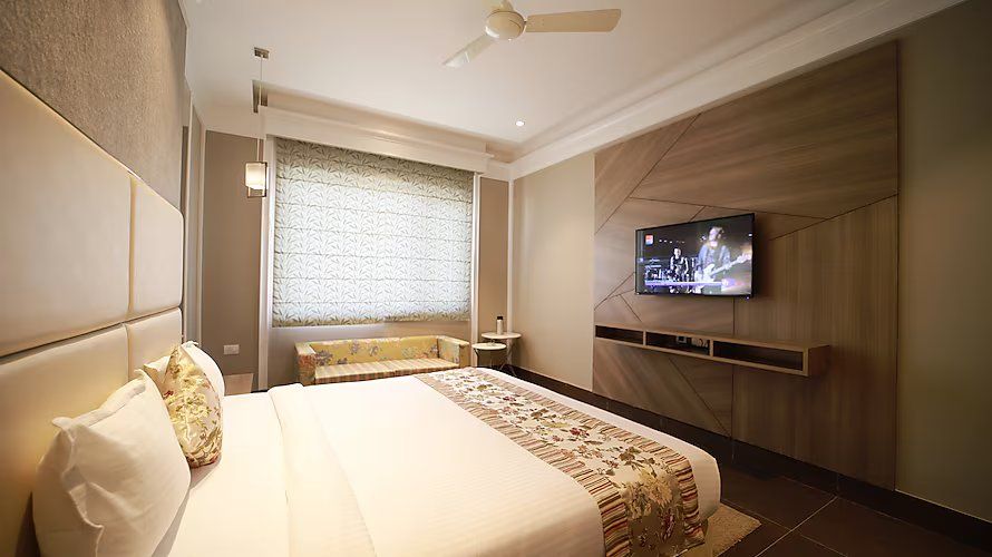 SUPERIOR ROOM KING BED