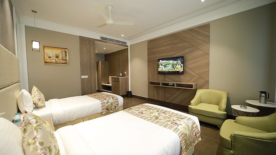 THE GRAND VILLAGE SUPERIOR ROOM TWIN BED 3