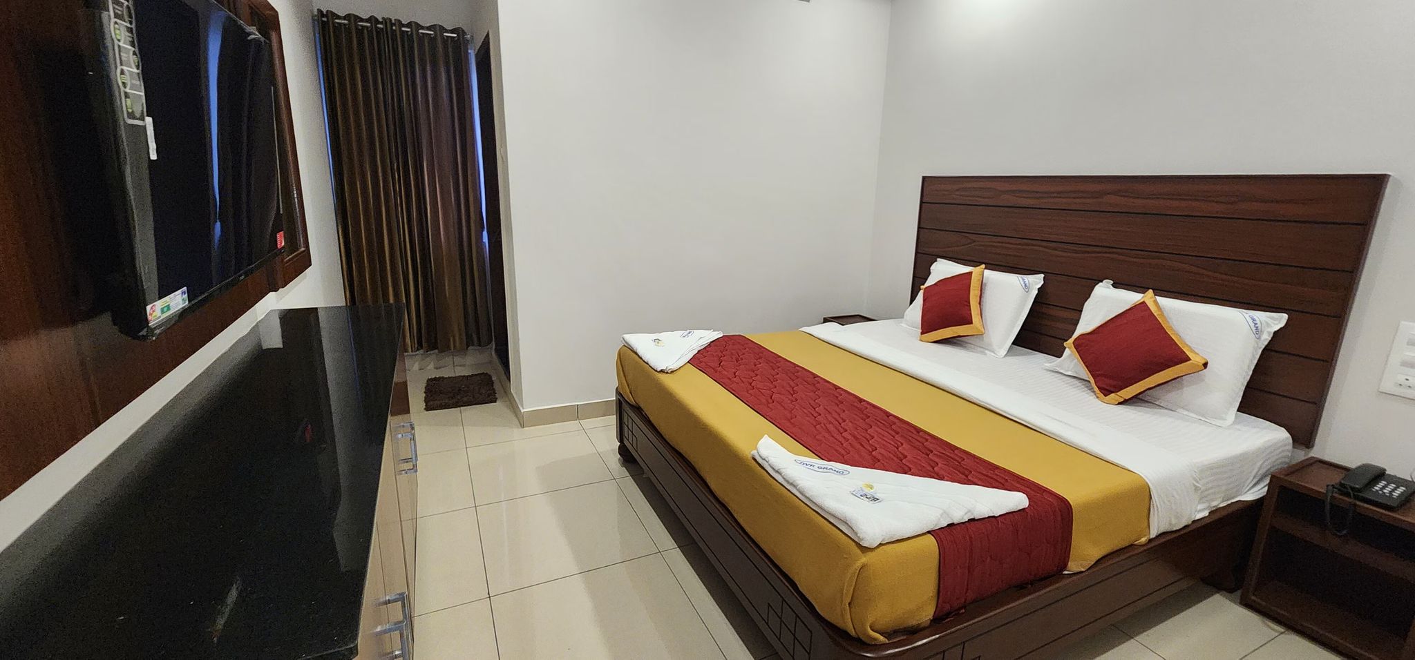 DELUXE DOUBLE ROOM AC