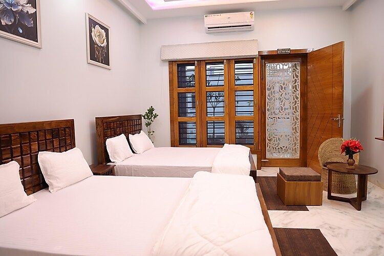 Amritam Palace A Luxury AC Home Stay LUXURY FAMILY SUITE 2