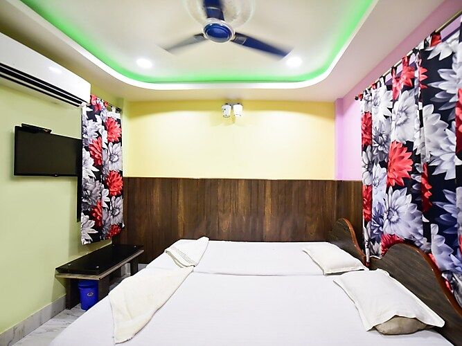 Hotel Jagdamba Deluxe Room Non AC 3