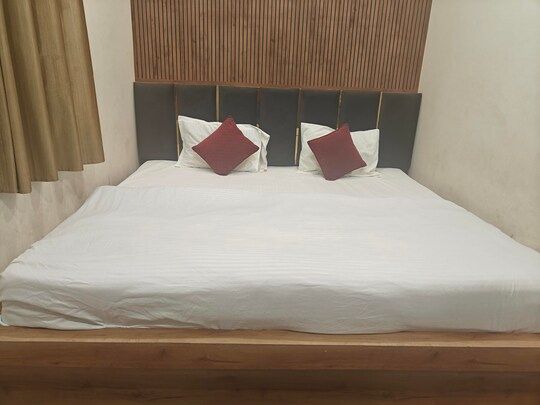 Deluxe AC Room