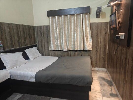 Deluxe AC Room